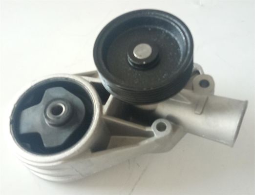 047121011B Engine Parts Water Pump